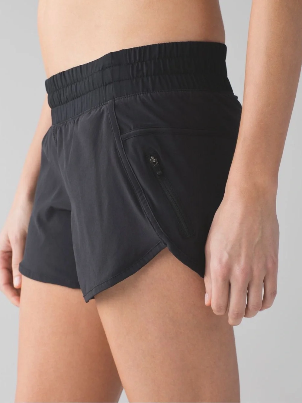 Lululemon Tracker Short V *4